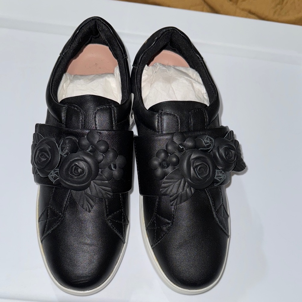 Taryn Rose slip on tennis shoes